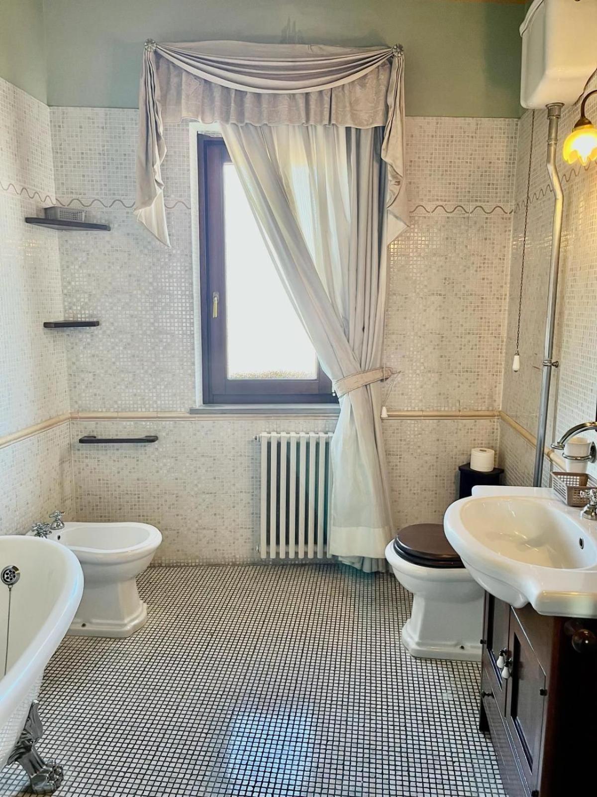Al Capolinea Hotel Рим Екстериор снимка
